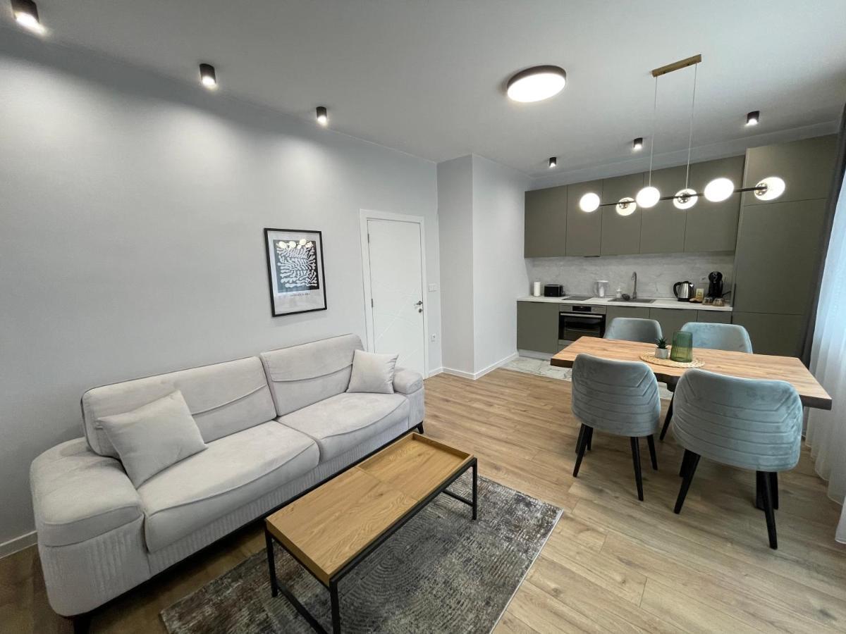 Vanquish Central Apartment Varna Esterno foto