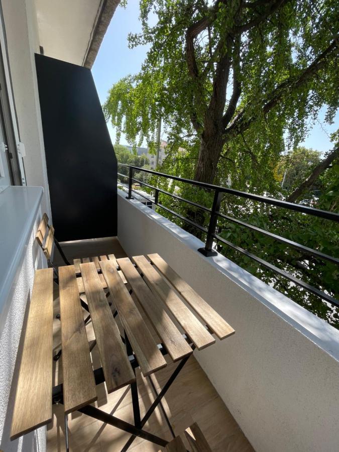 Vanquish Central Apartment Varna Esterno foto