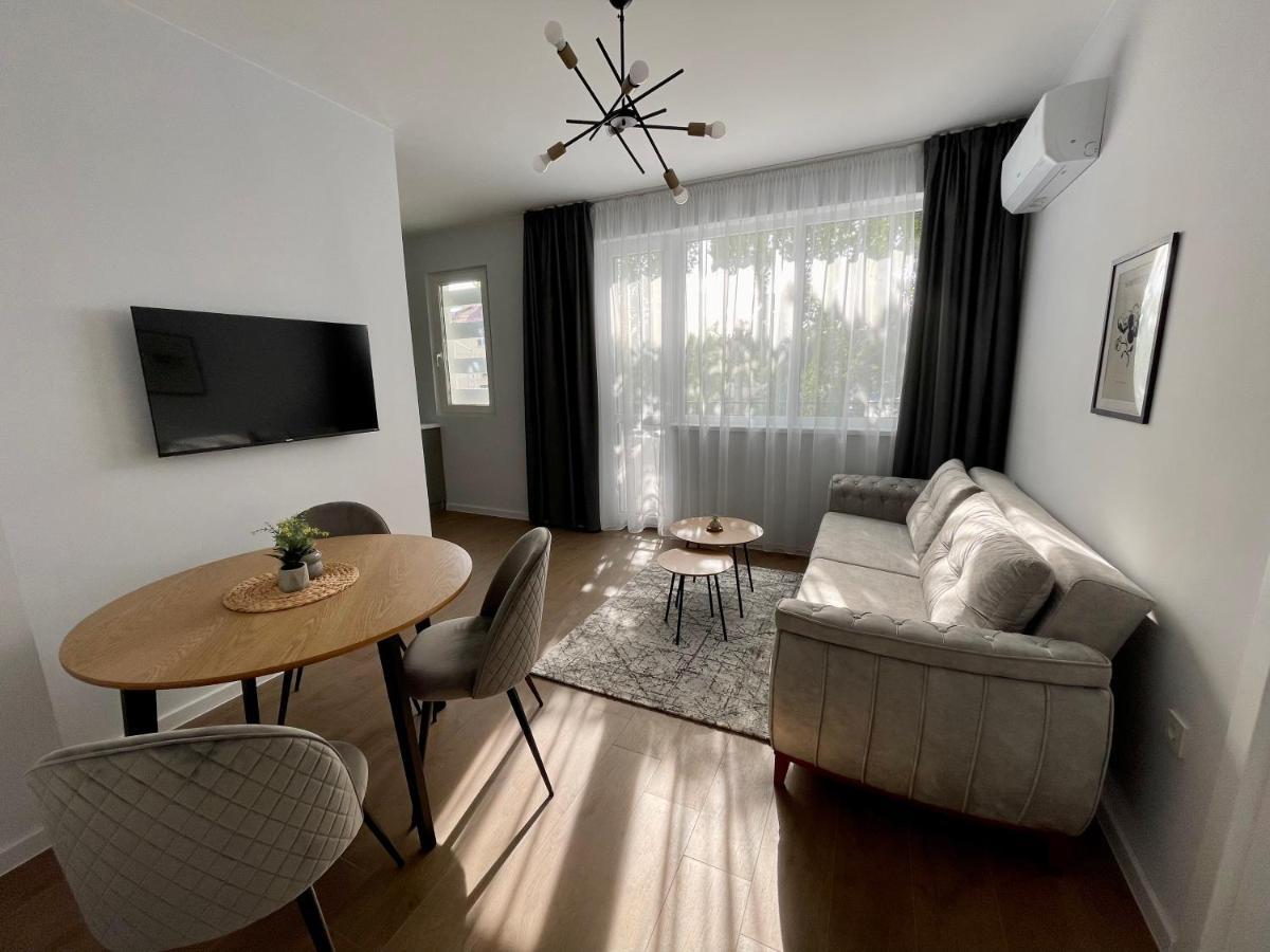 Vanquish Central Apartment Varna Esterno foto