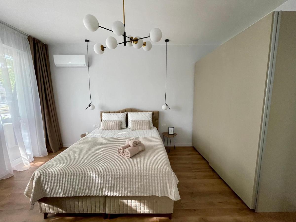 Vanquish Central Apartment Varna Esterno foto