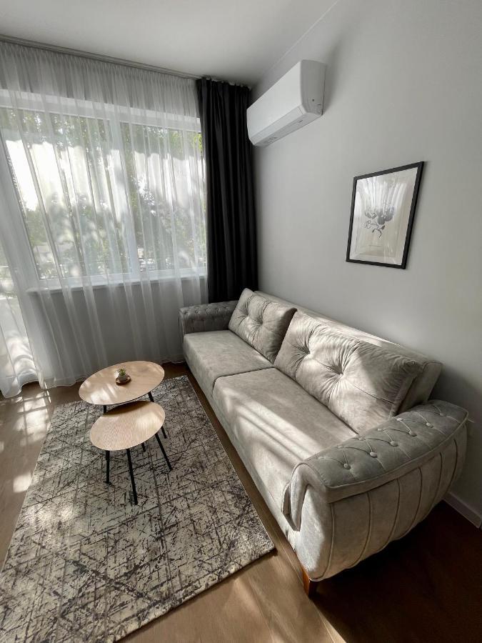 Vanquish Central Apartment Varna Esterno foto