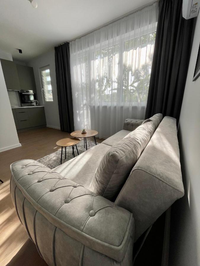 Vanquish Central Apartment Varna Esterno foto
