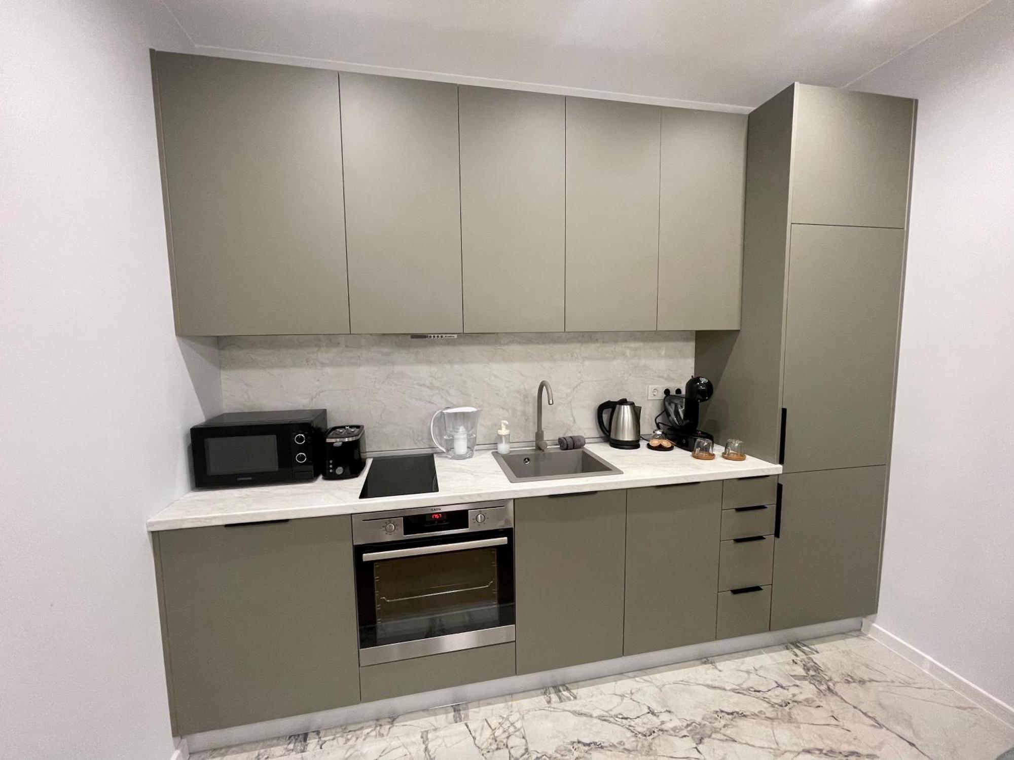 Vanquish Central Apartment Varna Esterno foto