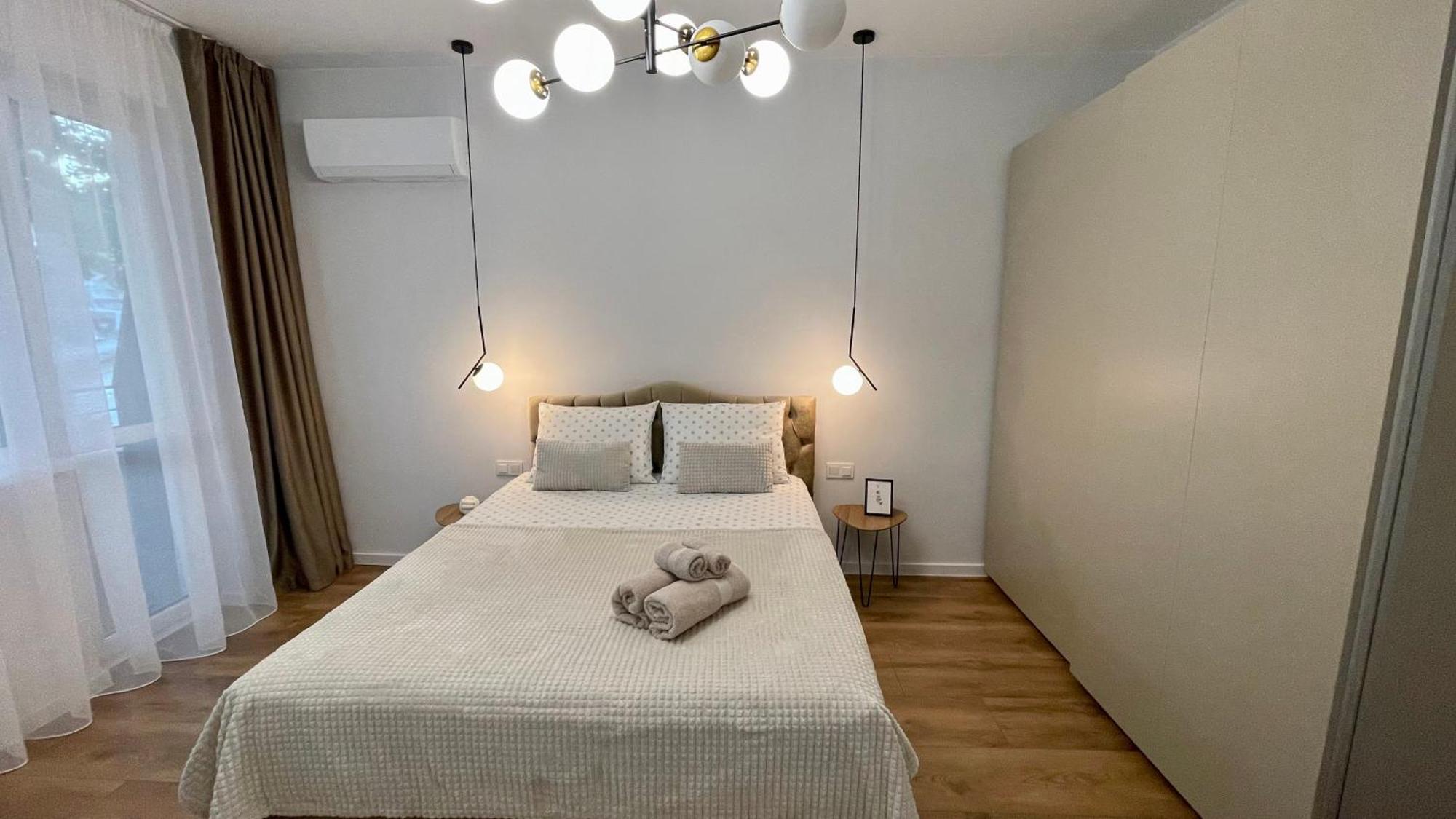 Vanquish Central Apartment Varna Esterno foto