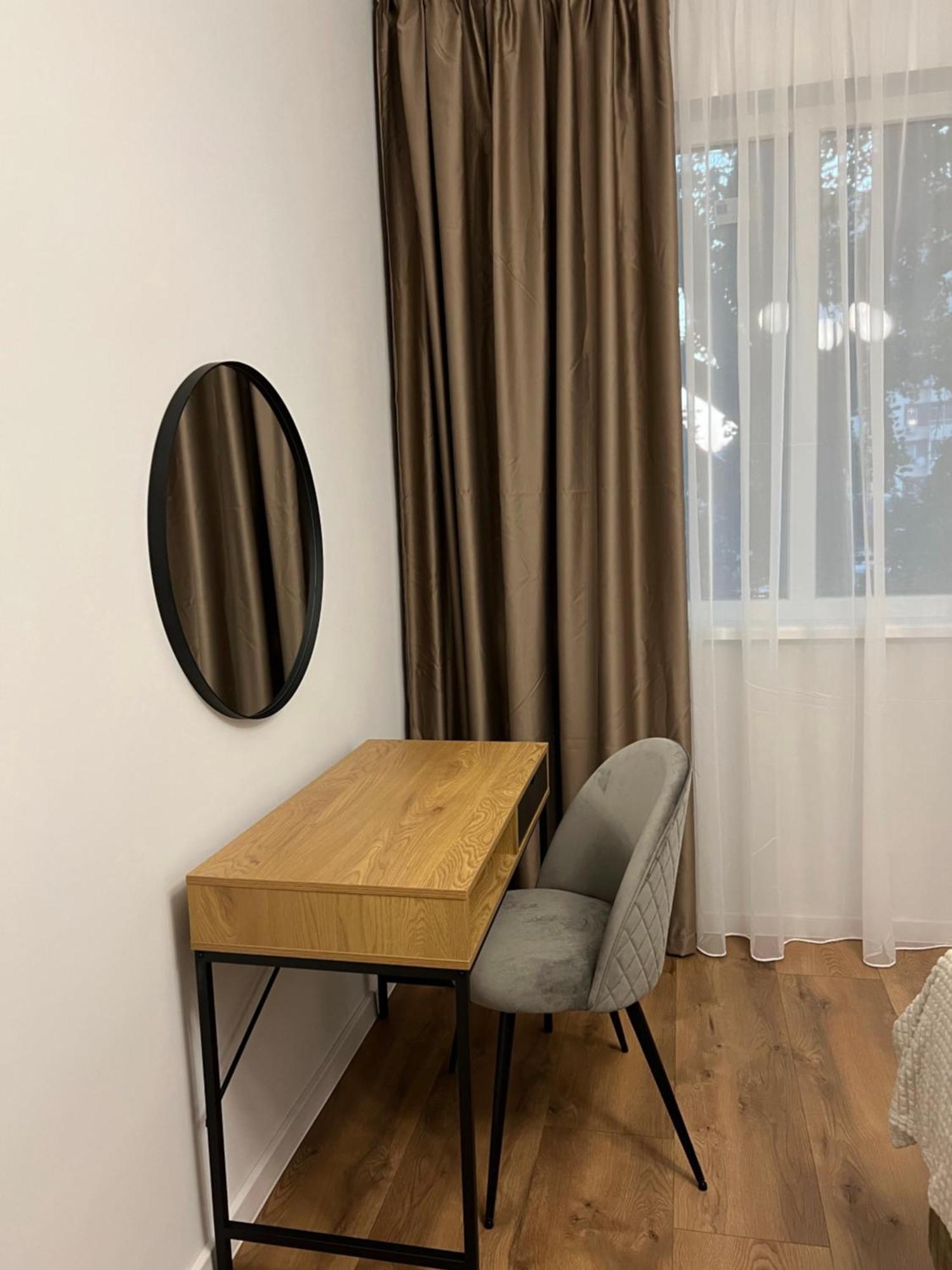 Vanquish Central Apartment Varna Esterno foto