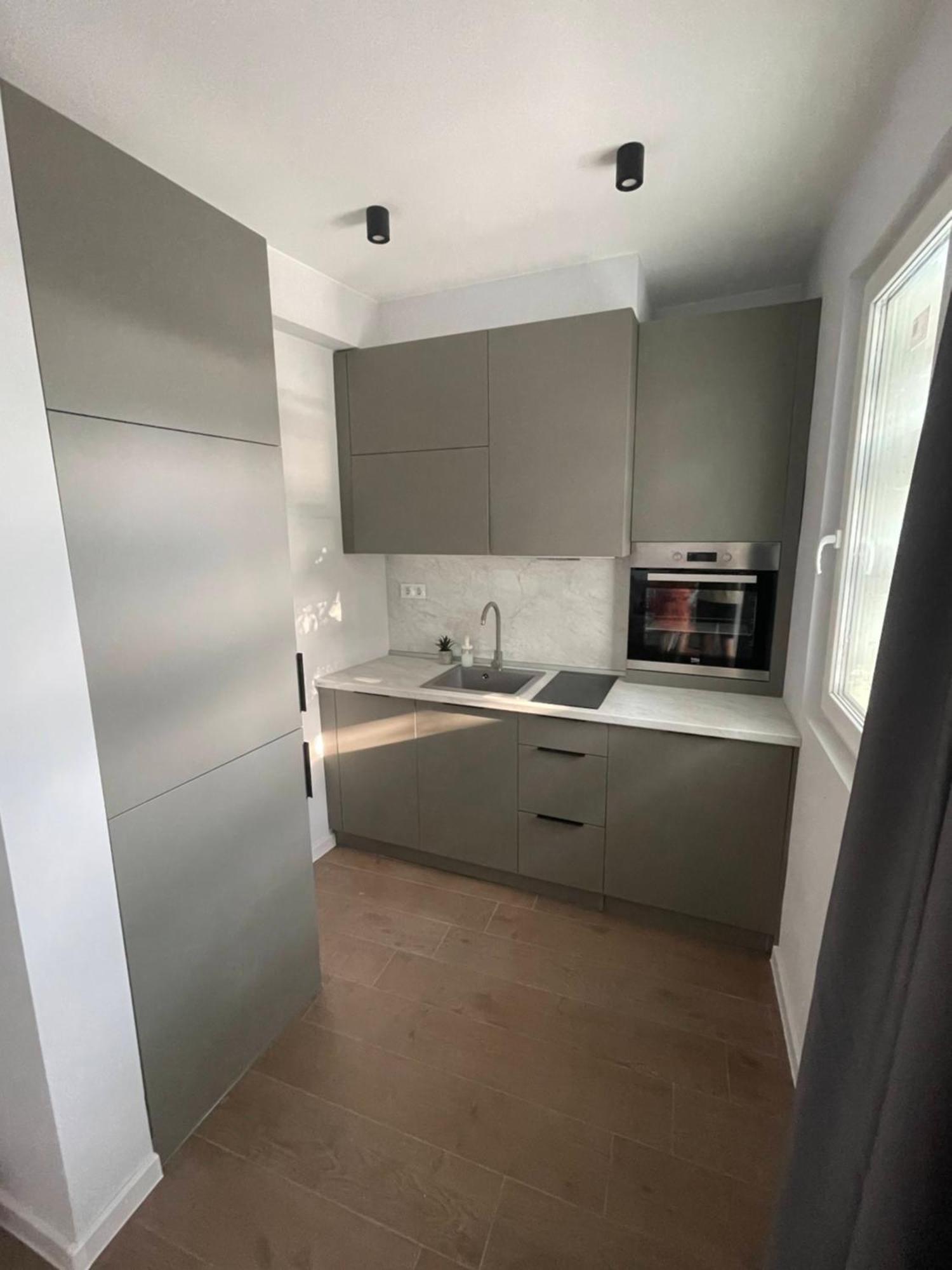 Vanquish Central Apartment Varna Esterno foto