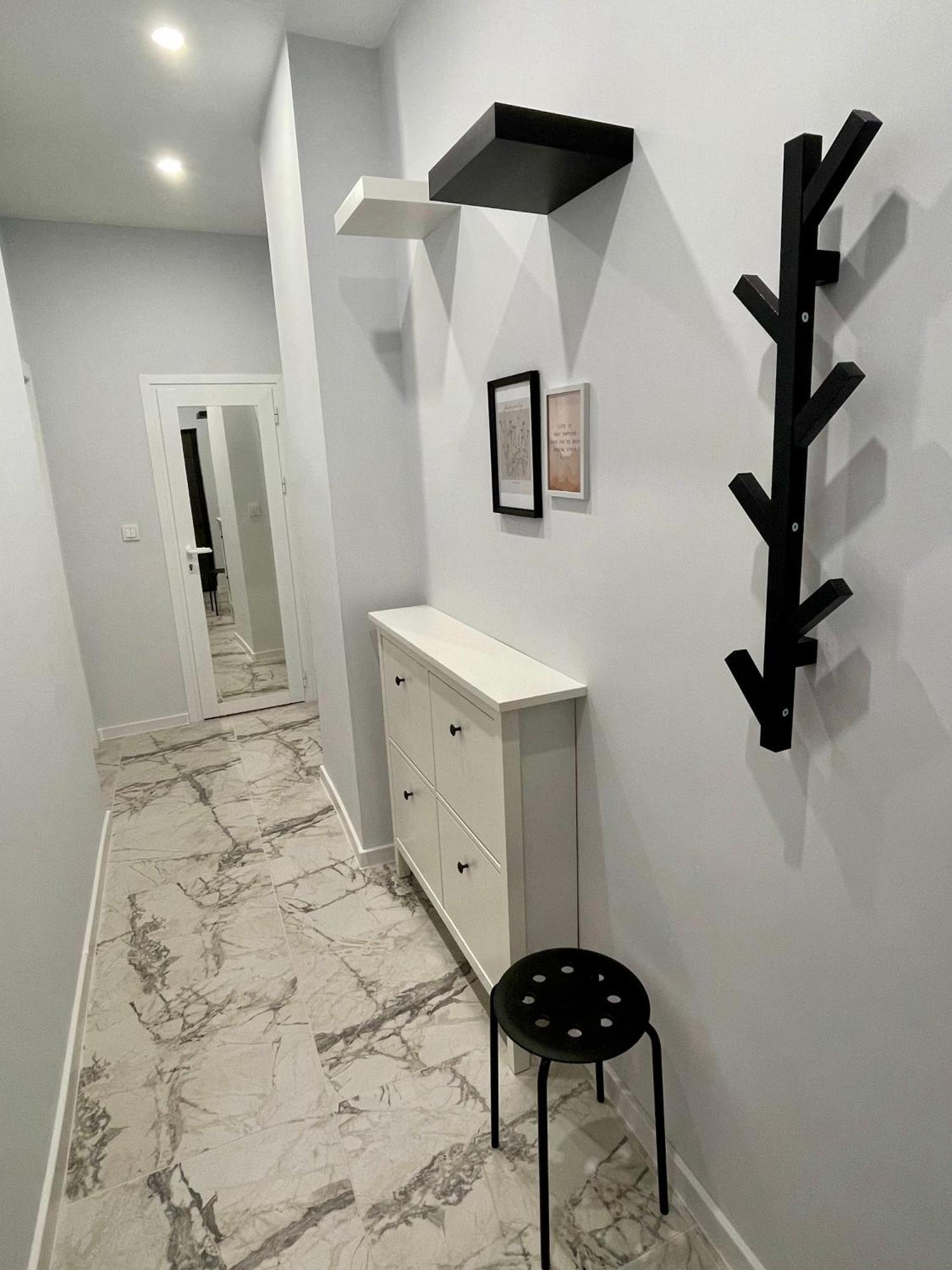 Vanquish Central Apartment Varna Esterno foto