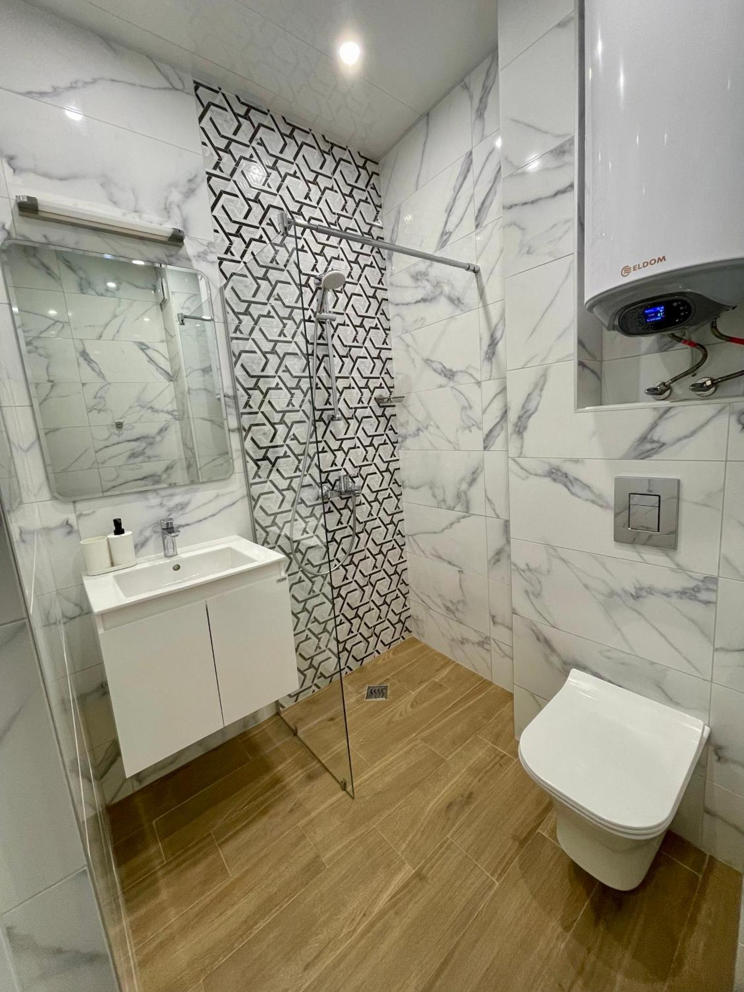 Vanquish Central Apartment Varna Esterno foto
